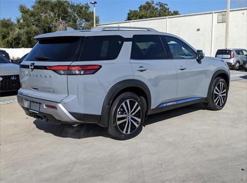 2025 Nissan Pathfinder Platinum FWD
