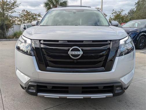 2025 Nissan Pathfinder Platinum FWD