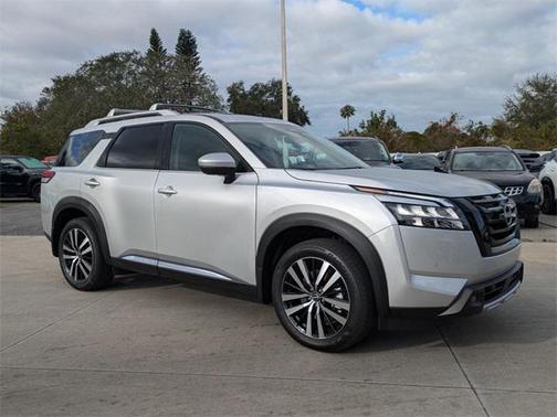 2025 Nissan Pathfinder Platinum FWD