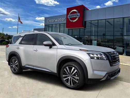 2025 Nissan Pathfinder Platinum FWD