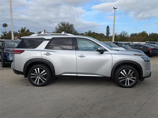 2025 Nissan Pathfinder Platinum FWD