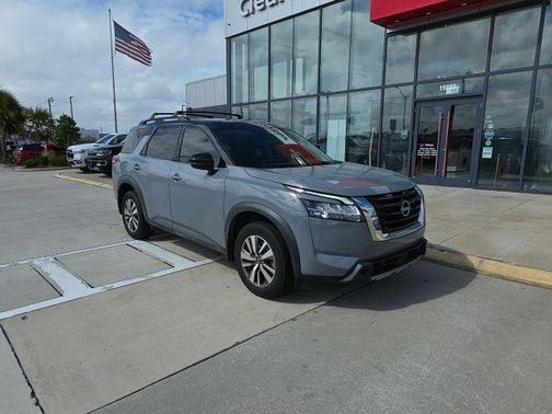 2023 Nissan Pathfinder SL FWD