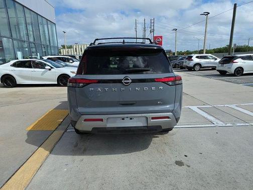 2023 Nissan Pathfinder SL FWD