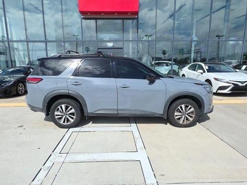 2023 Nissan Pathfinder SL FWD