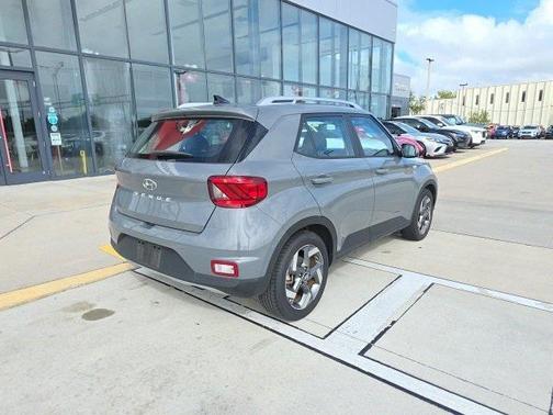 2022 Hyundai VENUE SEL