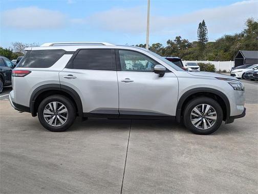 2025 Nissan Pathfinder SL FWD