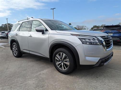 2025 Nissan Pathfinder SL FWD
