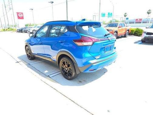 2022 Nissan Kicks SR