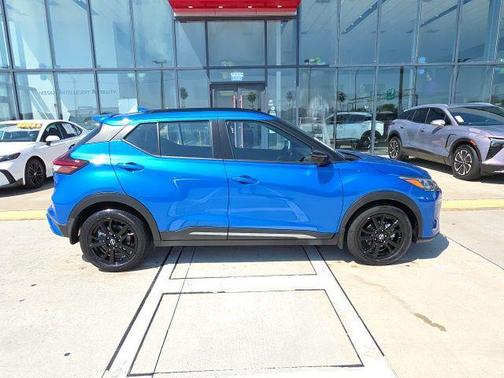 2022 Nissan Kicks SR