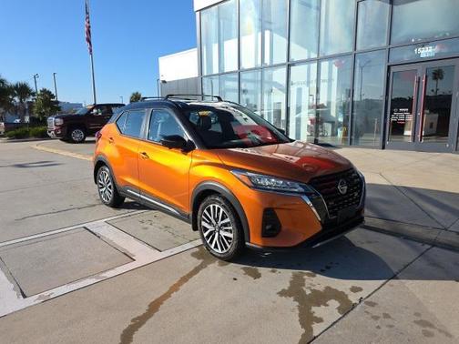 2021 Nissan Kicks SR