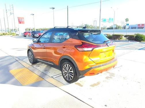 2021 Nissan Kicks SR