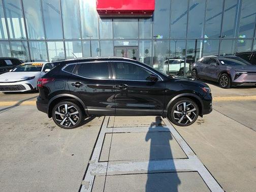 2022 Nissan Rogue Sport SL