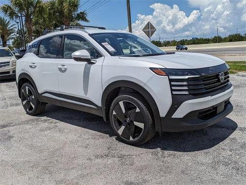 2025 Nissan Kicks SR
