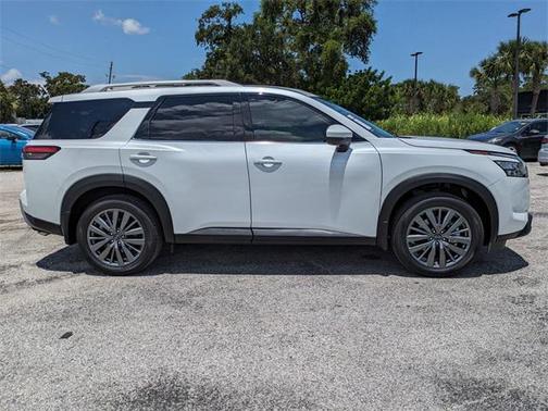 2025 Nissan Pathfinder SL FWD