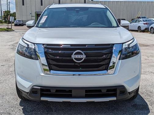 2025 Nissan Pathfinder SL FWD