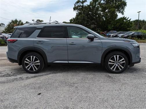 2025 Nissan Pathfinder Platinum FWD