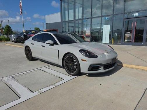 2018 Porsche Panamera Base