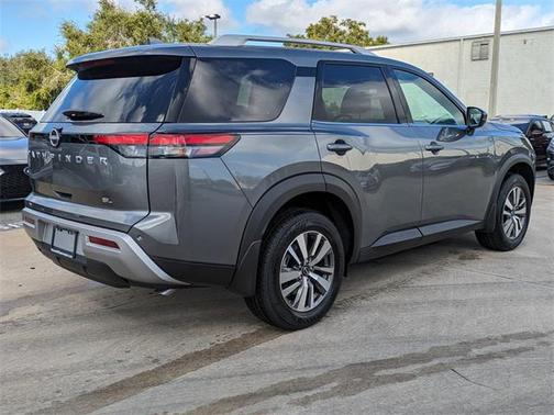 2025 Nissan Pathfinder SL FWD