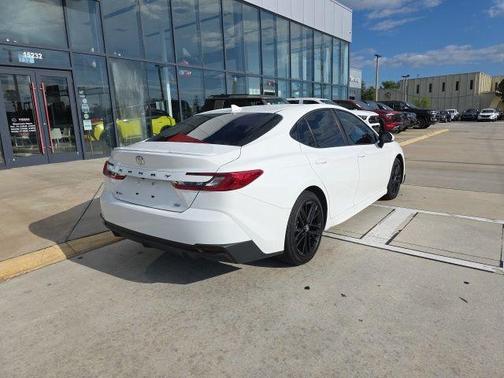 Ice 2025 Toyota Camry SE