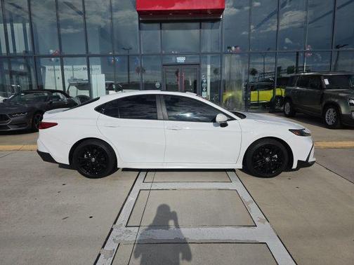 Ice 2025 Toyota Camry SE