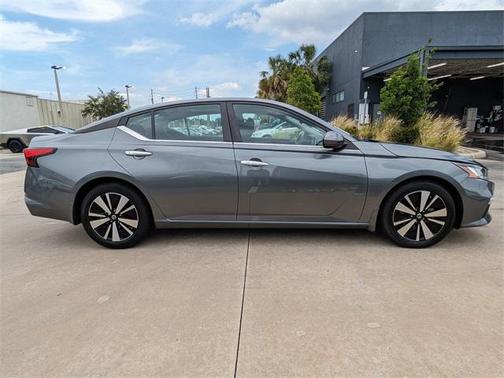 2022 Nissan Altima 2.5 SV