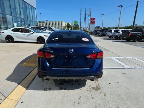 Deep Blue Pearl 2021 Nissan Altima SR FWD