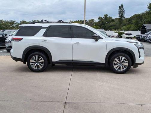 White Pearl 2026 Nissan Pathfinder SL