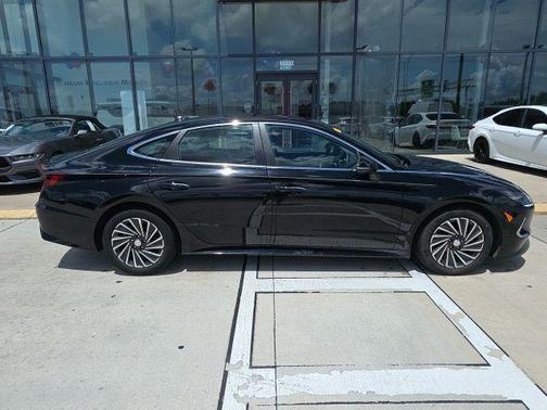 Onyx Black 2023 Hyundai SONATA Hybrid SE