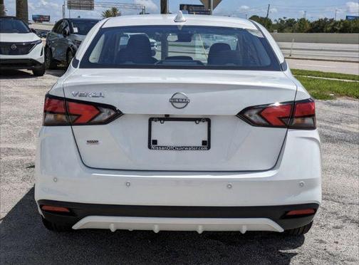 Aspen White Tricoat 2025 Nissan Versa 1.6 S