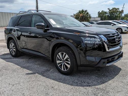 2025 Nissan Pathfinder SL FWD
