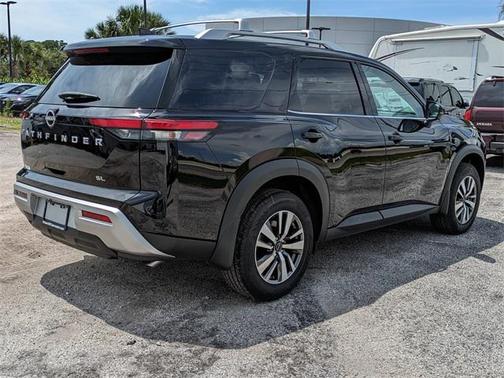 2025 Nissan Pathfinder SL FWD