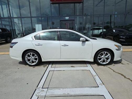 Pearl White 2014 Nissan Maxima SV