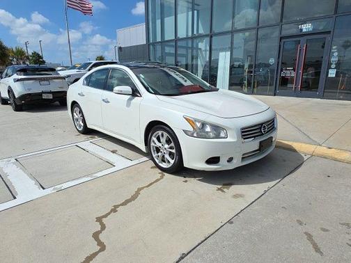 Pearl White 2014 Nissan Maxima SV