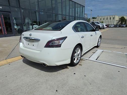 Pearl White 2014 Nissan Maxima SV