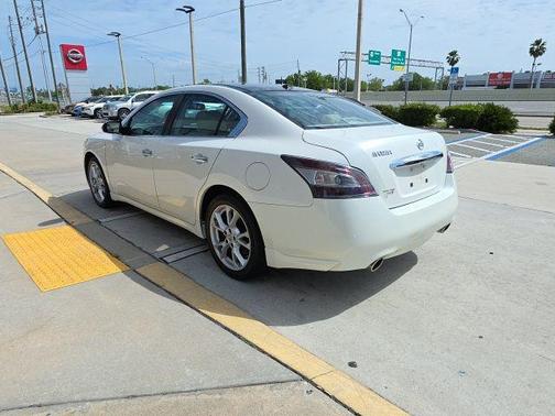 Pearl White 2014 Nissan Maxima SV