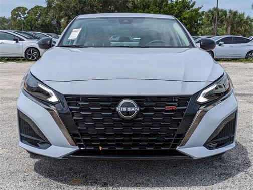 2025 Nissan Altima SR FWD