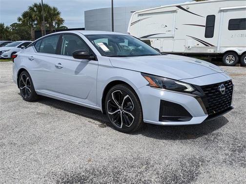2025 Nissan Altima SR FWD