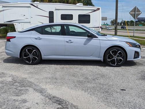 2025 Nissan Altima SR FWD