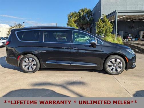 2020 Chrysler Pacifica Hybrid Limited