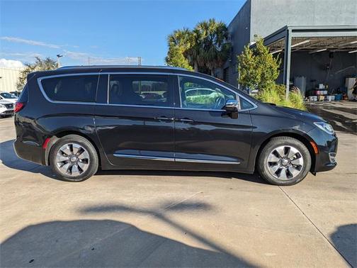 2020 Chrysler Pacifica Hybrid Limited