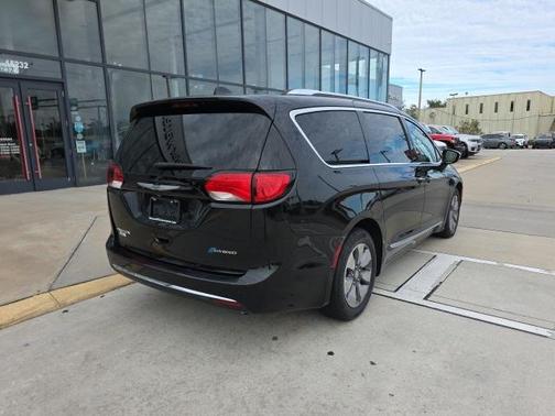 2020 Chrysler Pacifica Hybrid Limited