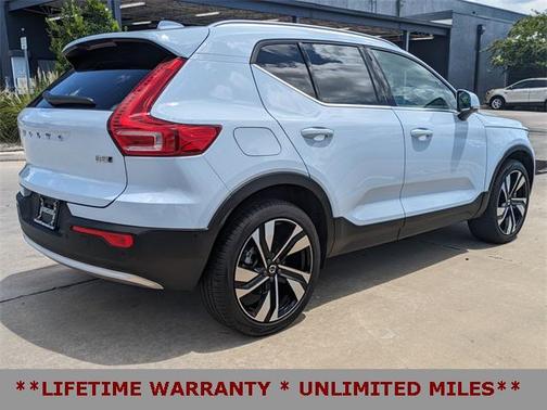 2024 Volvo XC40 B5 Ultimate Bright Theme