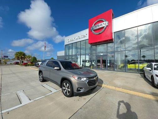 Pepperdust Metallic 2019 Chevrolet Traverse LT Leather