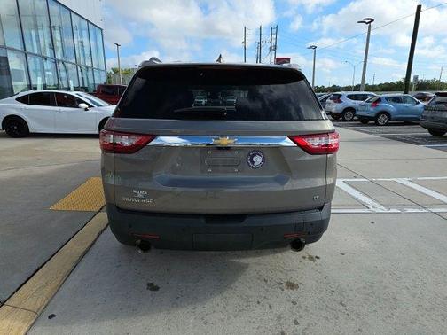 Pepperdust Metallic 2019 Chevrolet Traverse LT Leather