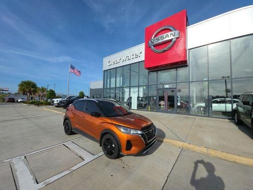 Monarch Orange Metallic/Super Black 2024 Nissan Kicks SV