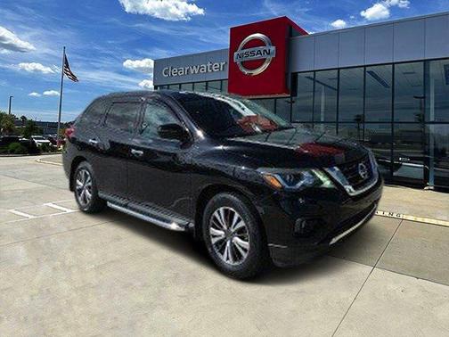 2017 Nissan Pathfinder SV