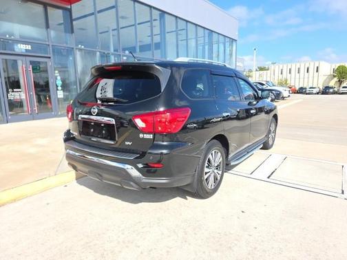 2017 Nissan Pathfinder SV