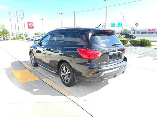 2017 Nissan Pathfinder SV