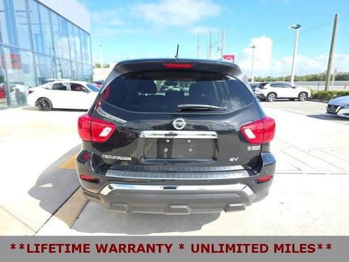 2017 Nissan Pathfinder SV