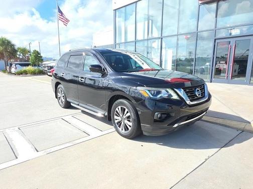 2017 Nissan Pathfinder SV